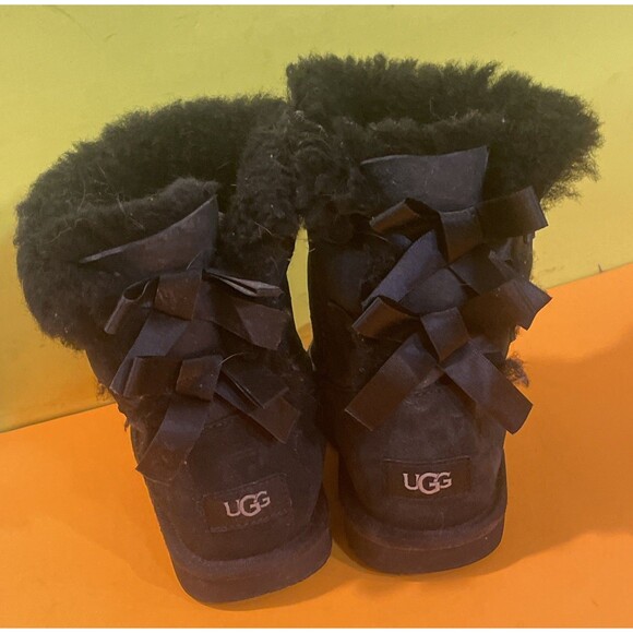 UGG Women Mini Bailey Bow II Black Suede Size 4 - Picture 3 of 5
